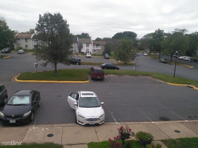 Foto del edificio - 3 br, 1.5 bath Townhome - 6 Regis Cir
