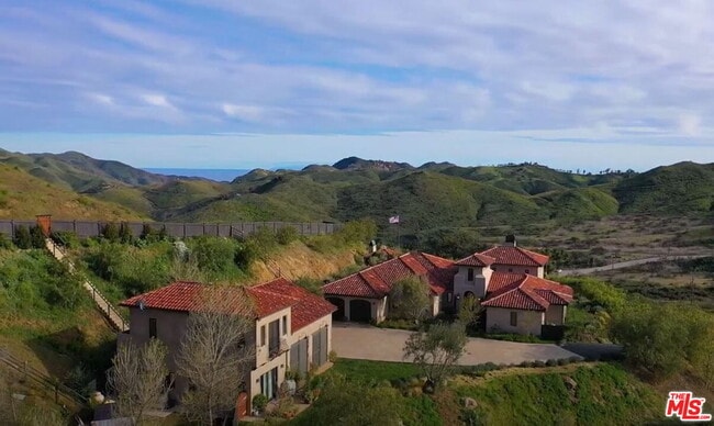 Foto del edificio - 33383 Mulholland Hwy