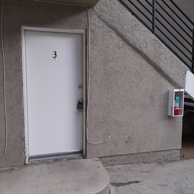 Entry door - 11133 Cumpston St