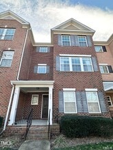 Building Photo - 606 Sawcut Ln