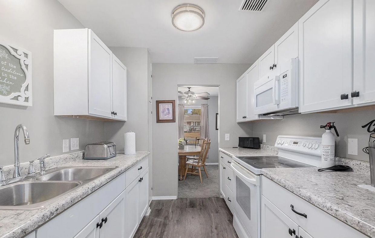 Photo - 520 S 70th St (Omaha, NE)