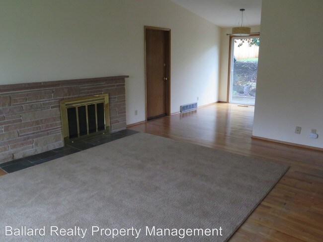 Building Photo - 3 br, 1 bath House - 13526 35th Ave NE