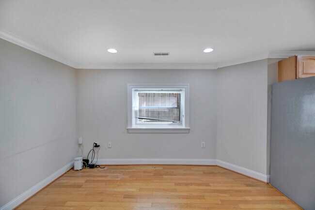 Building Photo - 611 L St NE