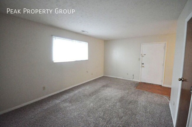 Building Photo - Available Fall 2025! 2 Bedroom Apartment N...