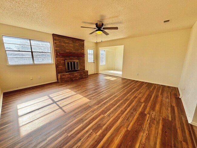 Foto del edificio - Freshly Remodeled 3 Bedroom 2 Bathroom Home in Frenship ISD