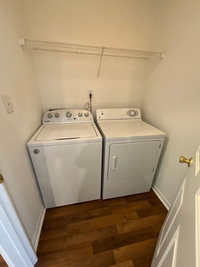 Foto del edificio - Charming Townhome in Greensboro