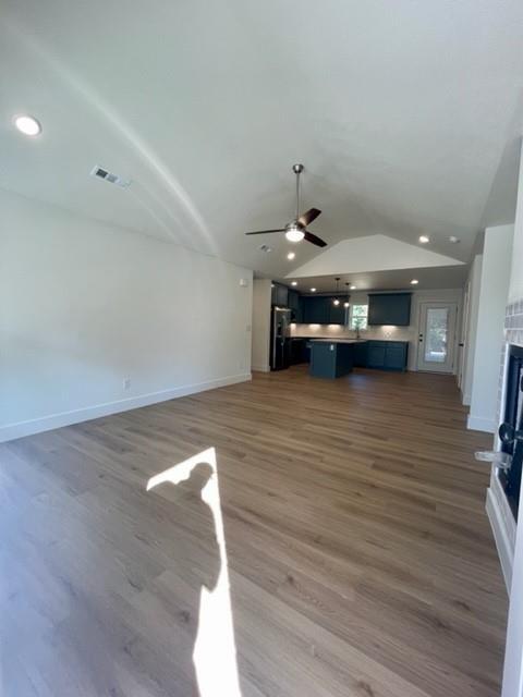 Foto del edificio - 277 Kinross Dr