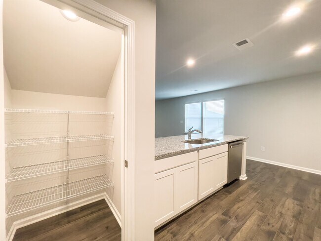 Foto del edificio - 107 Glen Forest Dr