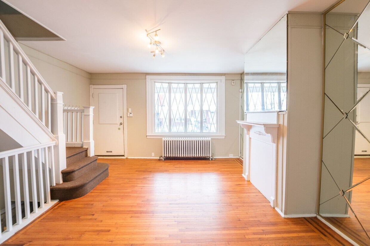 LaSalle Home with Three Bedrooms and Den - LaSalle Home with Three Bedrooms and Den