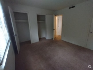 Building Photo - 600 Reusens Rd