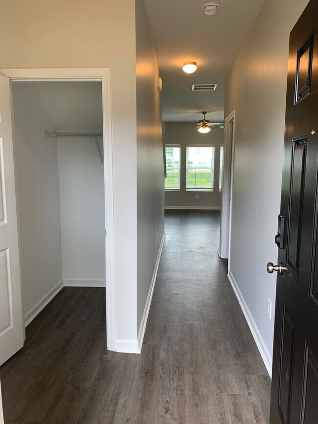 Building Photo - Available NOW! Stunning 3 Bed, 2.5 Bath Home in Tucker Farms