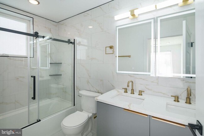 Building Photo - 2000 N Front St