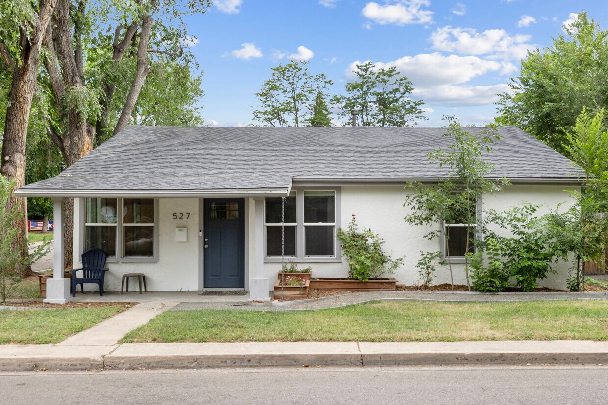 Foto principal - 527 S Bryan Ave
