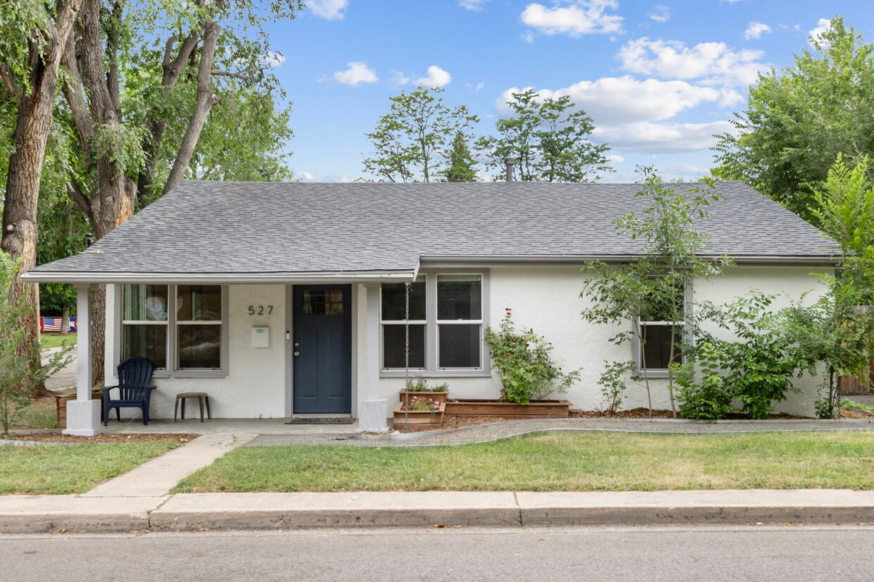 Primary Photo - 527 S Bryan Ave