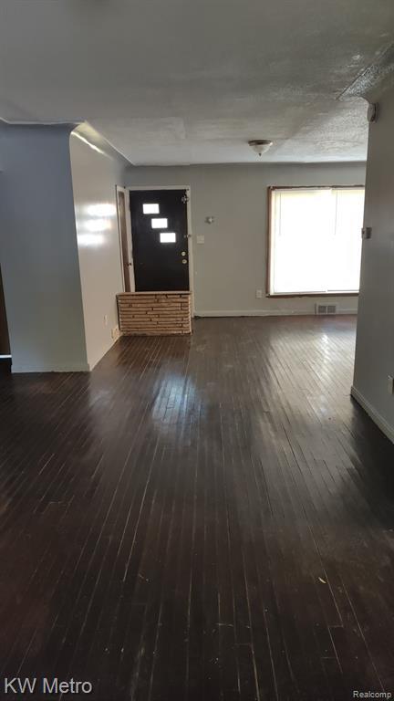 Foto del edificio - 8272 Outer Dr E