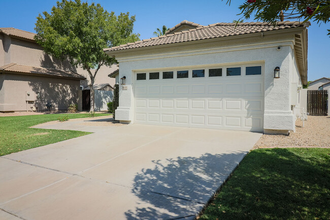 Foto del edificio - Beautiful Waterfront Home in Ocotillo Lakes