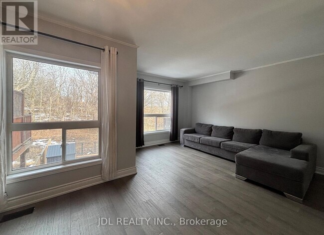 Building Photo - 557 Bondi Ave