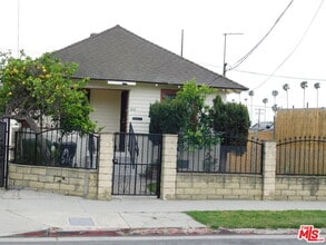 Building Photo - 616 W 58th St