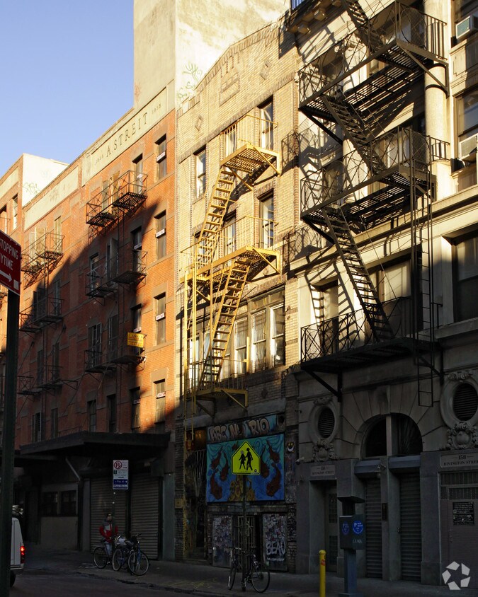 Building Photo - 156 Rivington St