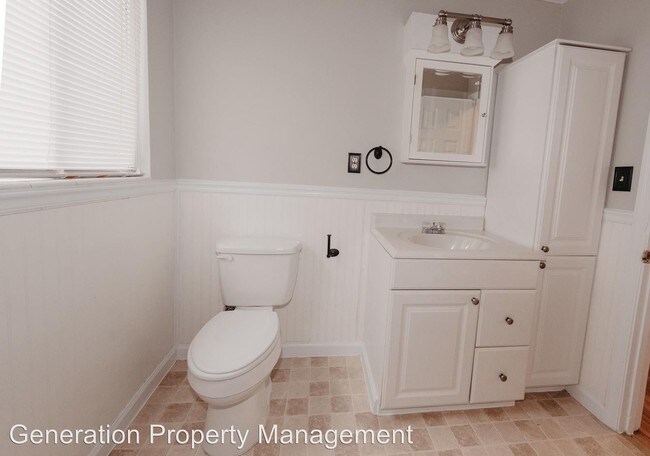 Building Photo - 3 br, 1 bath House - 923 Parker Avenue