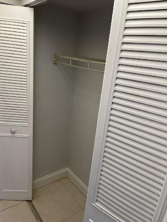 Foto del edificio - 2581 Garden Dr N Apt 203