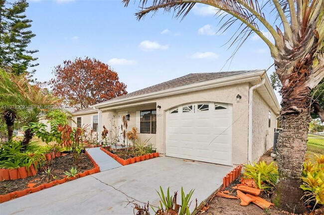 Building Photo - 901 Gannet Ave NW