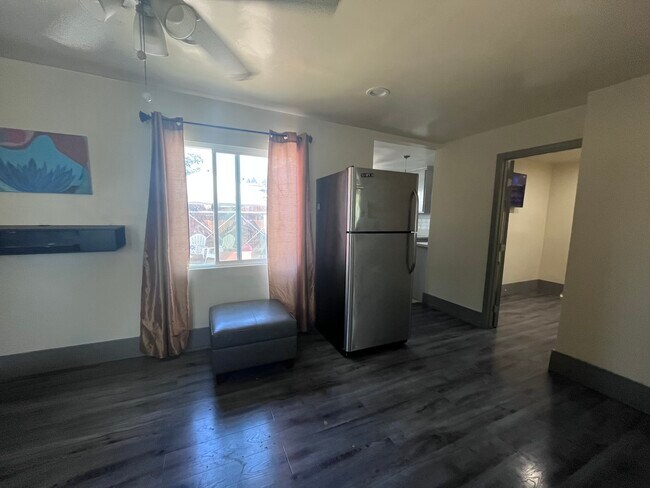Foto del edificio - 1227 1/2 E 65th St