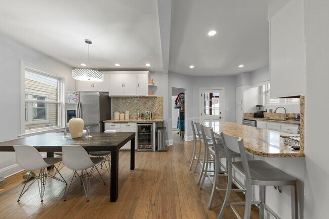 Foto del edificio - 5910 W Roscoe St