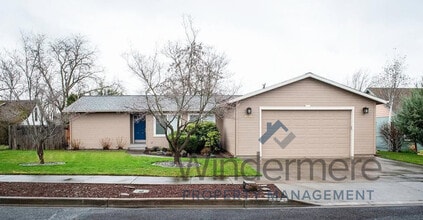 Building Photo - 2040 Sunbar St