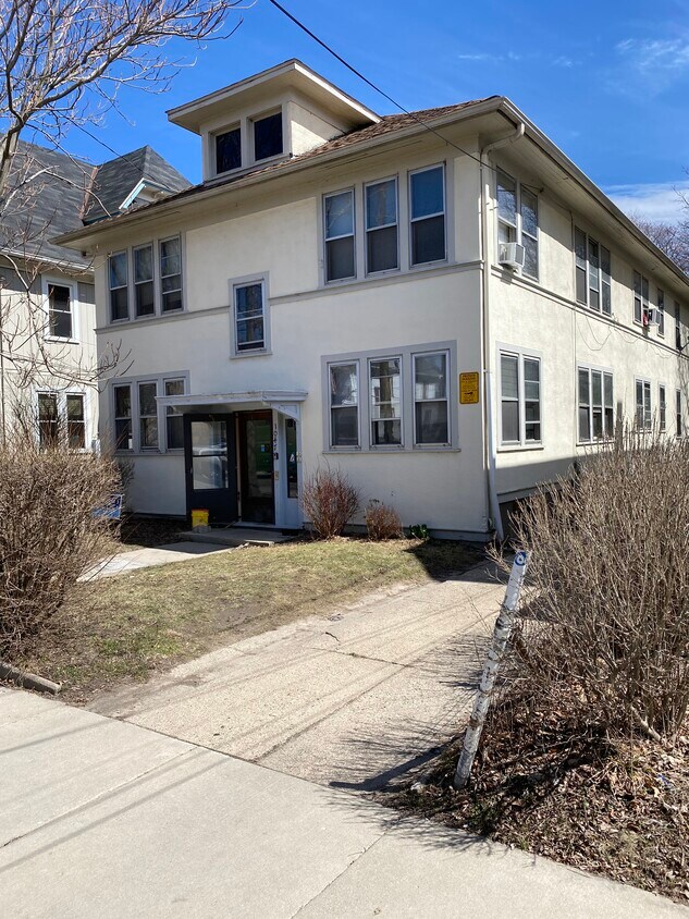 Primary Photo - 1047 E Johnson St