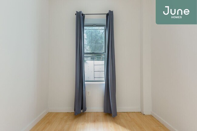 Building Photo - Full room in 4-bed/2.0-bath Home