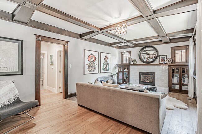 Building Photo - LUX 5BD, 4BA Park Hill Home with Finished ...