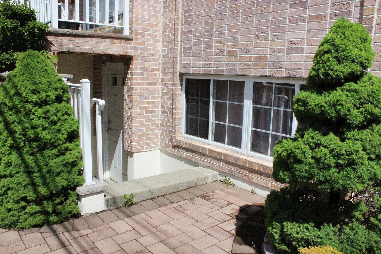 Primary Photo - 40 Orbit Ln