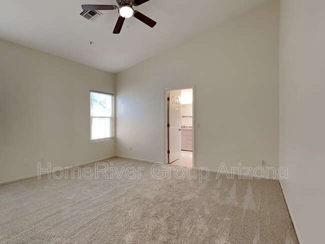 Building Photo - 9135 E Laurel Ln
