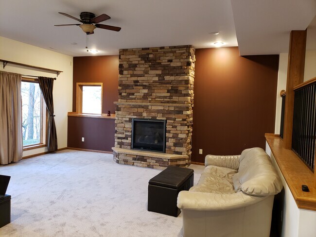 Foto del edificio - 1524 Oakwood Dr