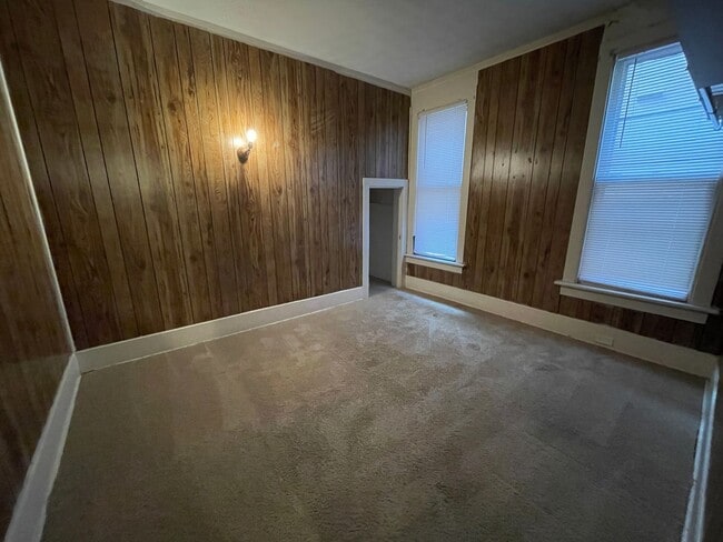 Building Photo - 38-40-40 E 18th Ave