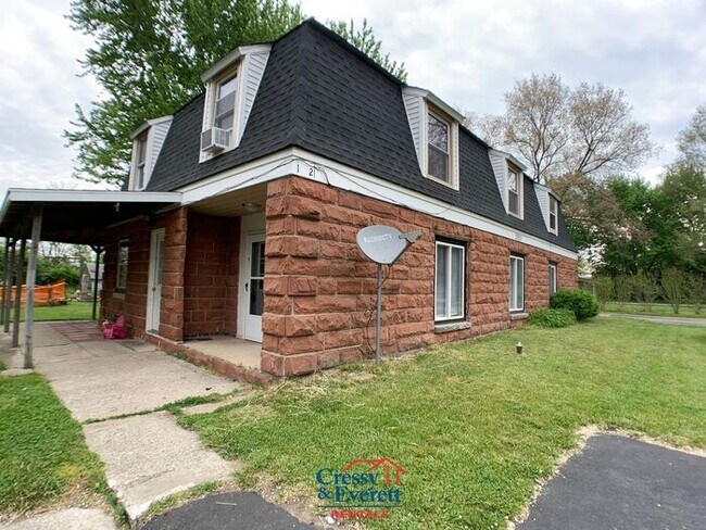 Foto del edificio - Cute 2 Bedroom Lower Unit