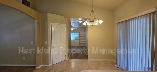 Building Photo - 2903 N Rough Stone Way