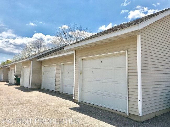 Building Photo - 1200 Silver Dr