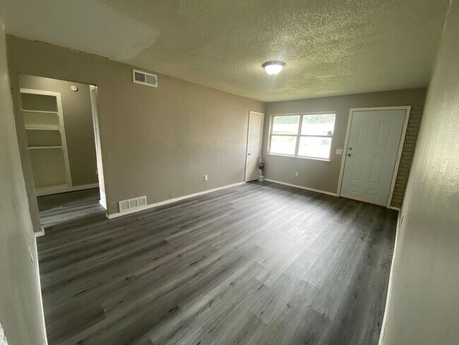 Foto del edificio - 5 Bedroom House Available in Midwest City
