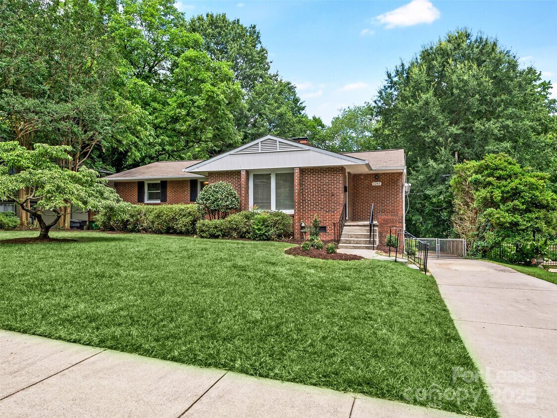 Foto principal - 5243 Murrayhill Rd