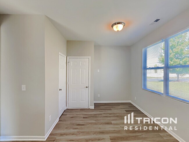 Foto del edificio - 12102 Downy Birch Rd