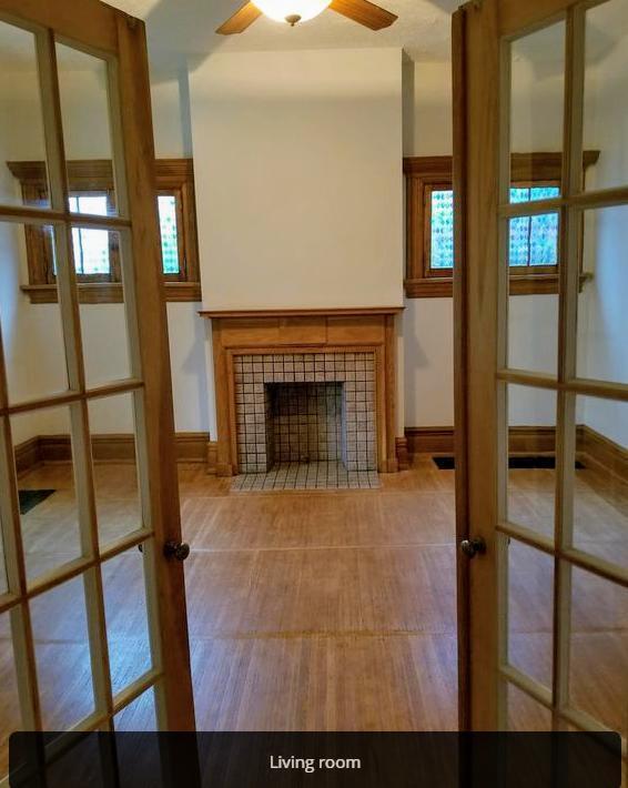 Living - 1342 Forsythe Ave