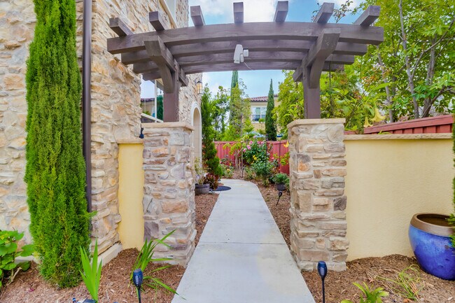 Building Photo - 3637 Alander Ct