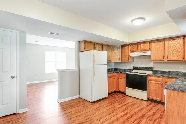 Foto del edificio - Three bedroom two bathroom end unit townhouse