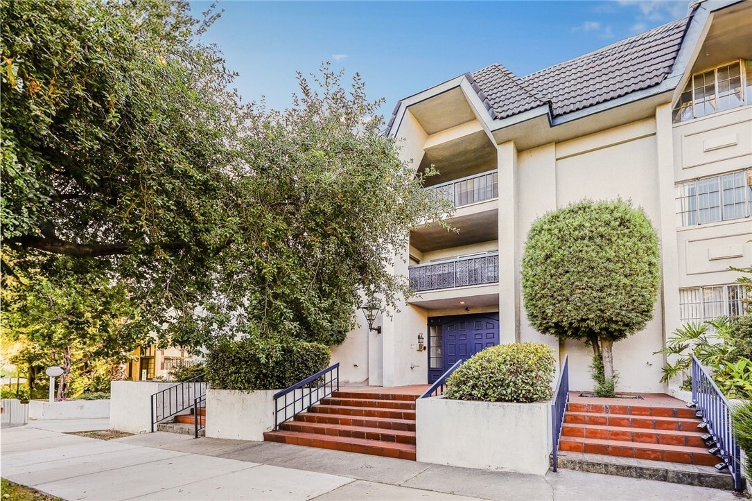 Primary Photo - 497 S El Molino Ave