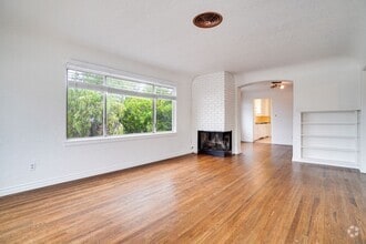 Building Photo - 1042-1042 W Redwood St