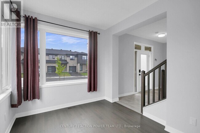 Building Photo - 254 Ormiston Cres