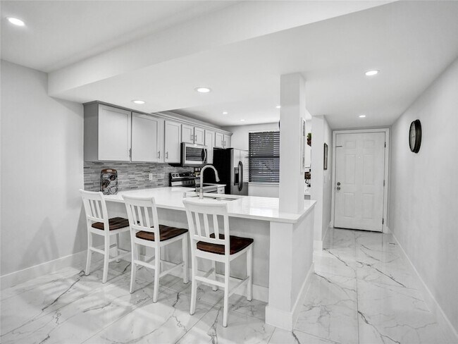 Foto del edificio - 6073 Balboa Cir