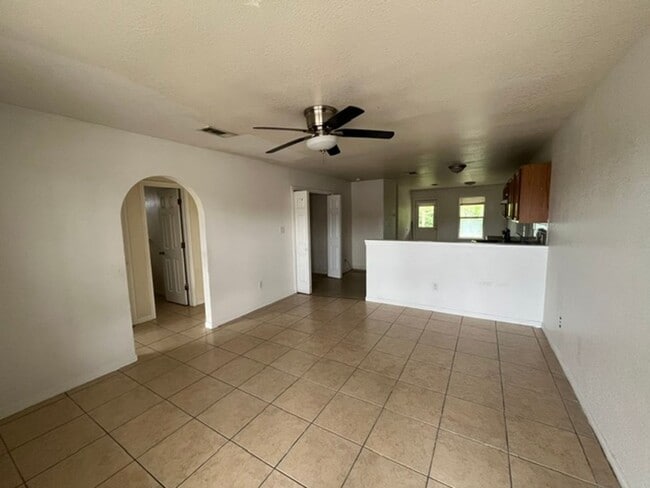 Building Photo - 3001 Cantabrian Dr